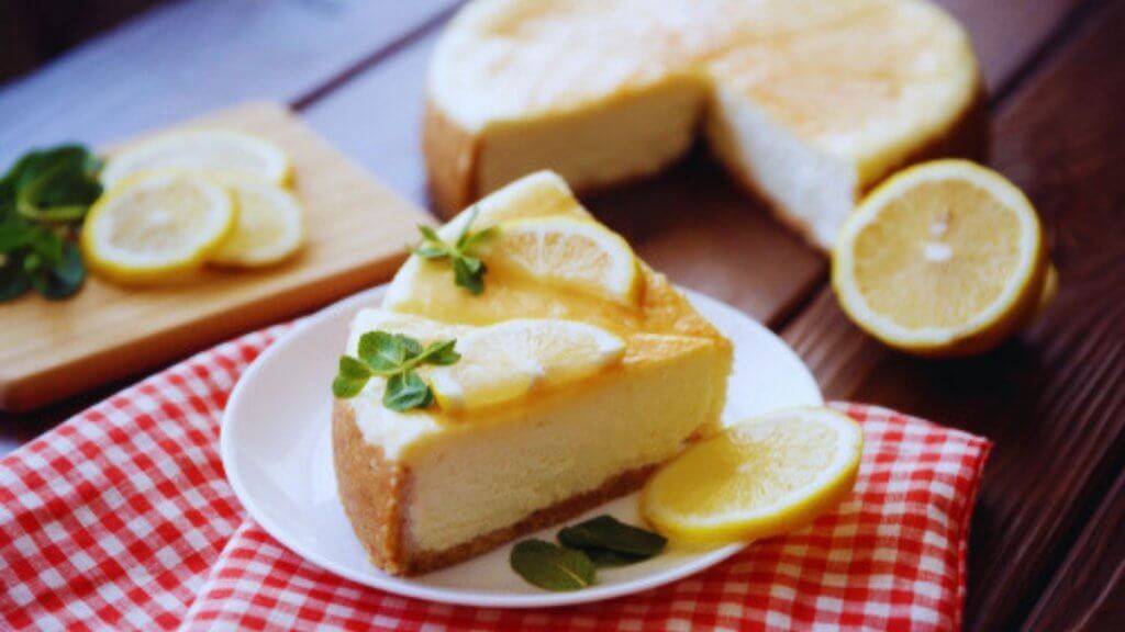 Cheesecake de limão-siciliano com requeijão, ricota e creme de leite