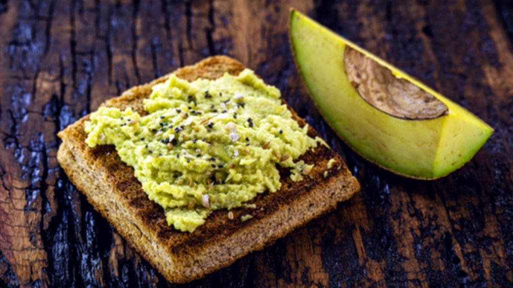 Delícia vegana: patê de abacate com especiarias para você servir com pães ou o que desejar