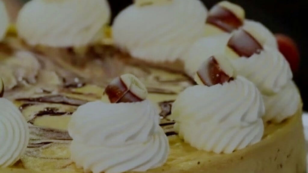 Cheesecake de cardamomo, chocolate e café do chef Flavio Federico