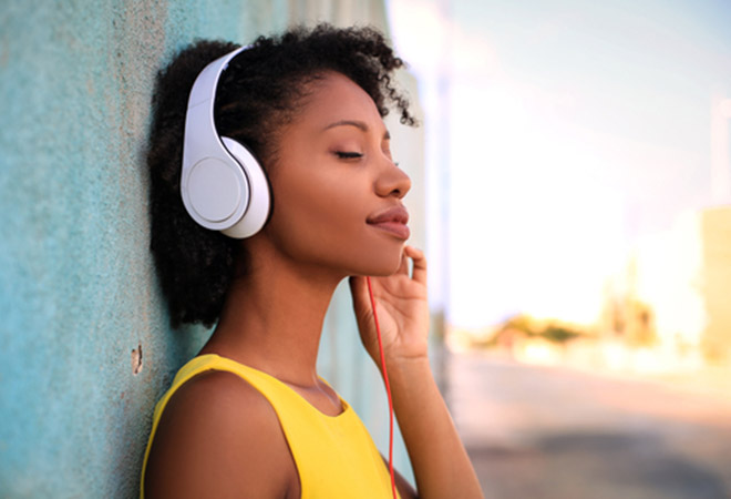 Veja como a música pode melhorar o seu humor e a sua saúde