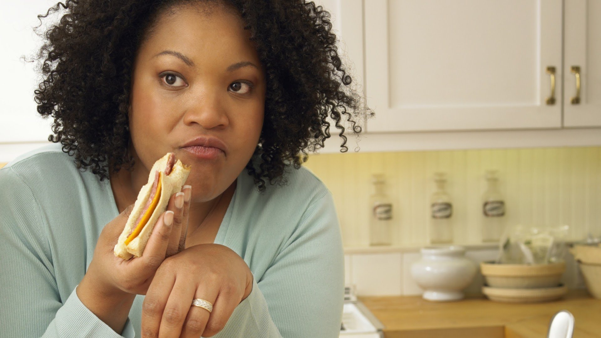 7 dicas para parar de comer besteira:  não use a comida como consolo